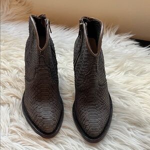 Azulado Almond Toe Charcoal Suede Python Wood Block Heel Ankle Boots Size 7B